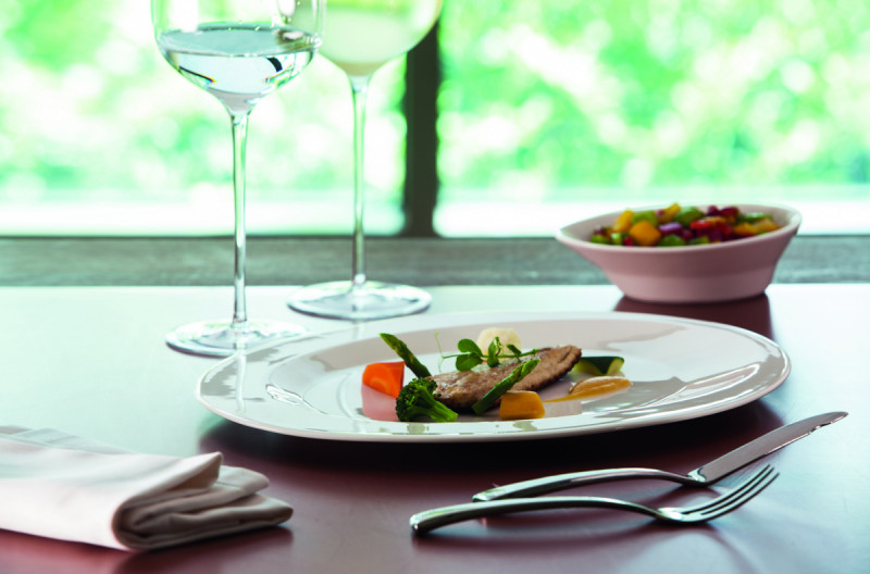 Assiette creuse ovale ivoire porcelaine vitrifiée 29,1x23 cm Giro Rak