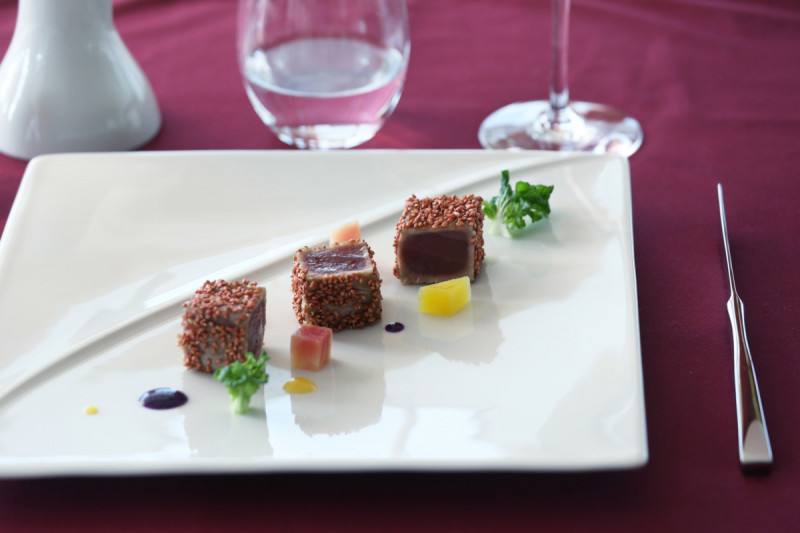 Assiette plate carré blanc porcelaine vitrifiée 29x29 cm Moon Rak
